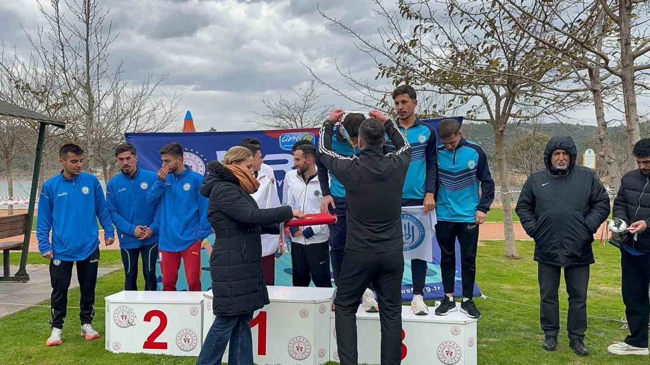 BE&Uuml;&rsquo;de kros takımı T&uuml;rkiye &uuml;&ccedil;&uuml;nc&uuml;s&uuml; oldu
