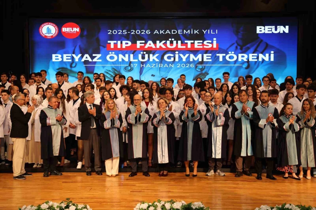 BEUN&rsquo;da geleceğin hekimleri beyaz &ouml;nl&uuml;klerini giydi
