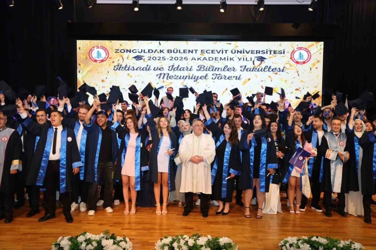 BEUN&rsquo;da geleceğin y&ouml;neticileri mezuniyet coşkusu yaşadı
