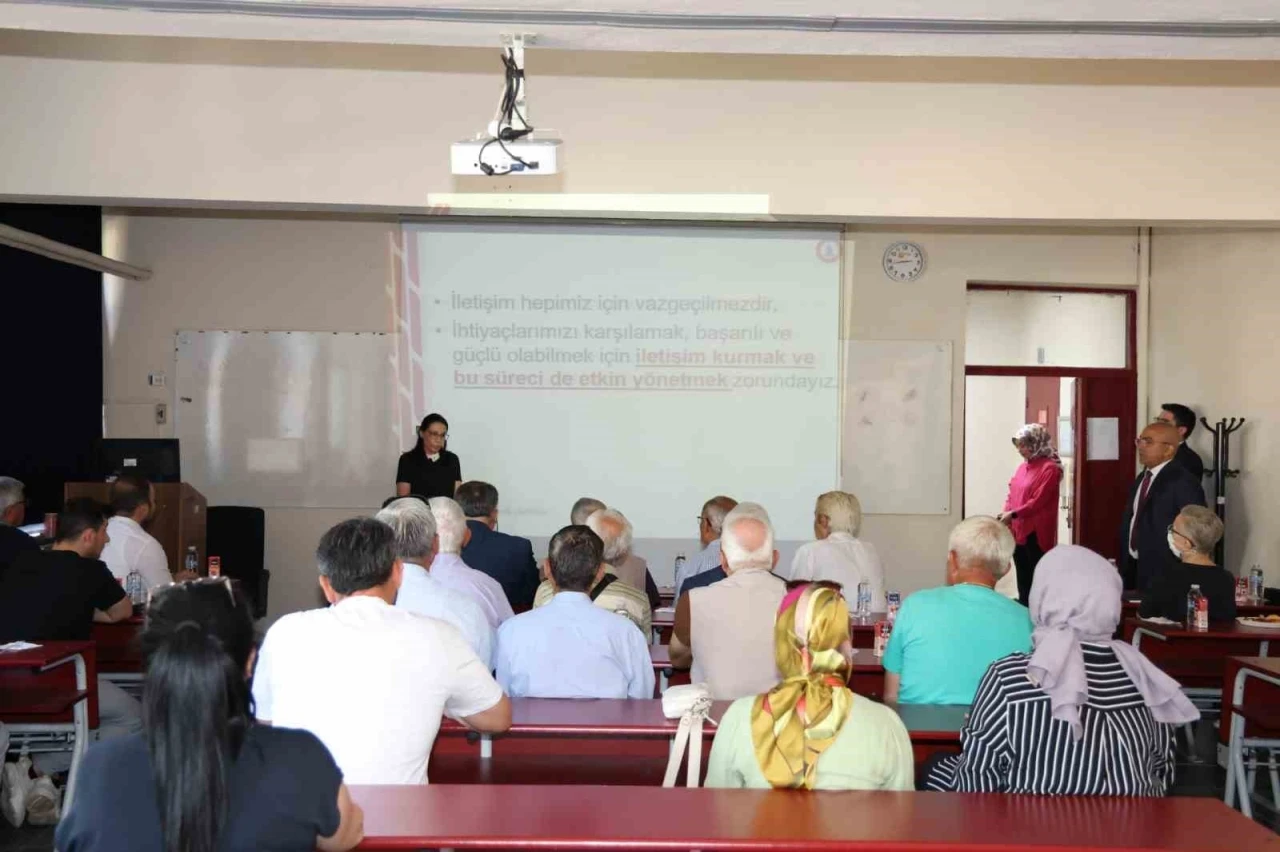 BEUN’da &quot;60+ Tazelenme Üniversitesi&quot; ilk dersle hayata geçti
