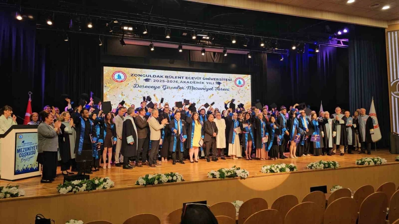 BEUN&rsquo;de dereceye giren &ouml;ğrenciler mezuniyet coşkusu yaşadı
