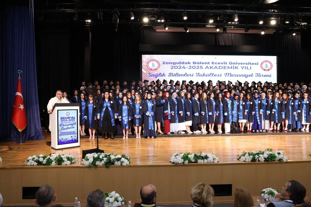 BEUN Sağlık Bilimleri Fakültesi’nde mezuniyet coşkusu
