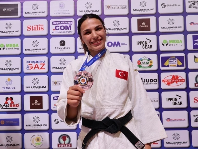 BEUN Spor Bilimleri Fakültesi Öğrencisi Vandemir’den Avrupa üçüncülüğü
