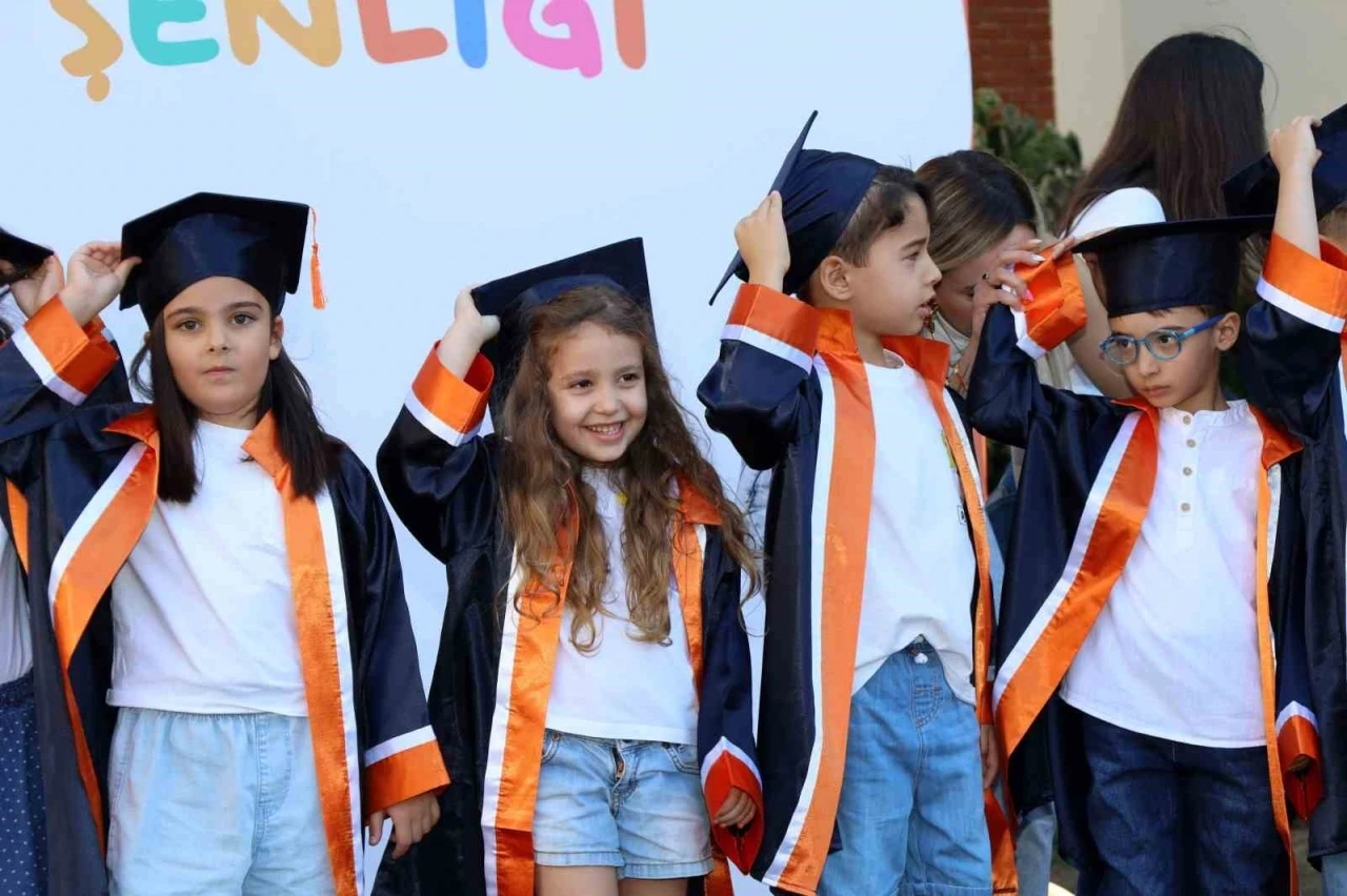 Beyaz K&ouml;şk&rsquo;&uuml;n minikleri kep attı
