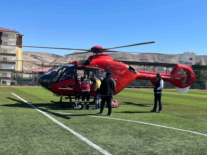 Beyin kanaması ge&ccedil;iren hastanın imdadına ambulans helikopter yetişti
