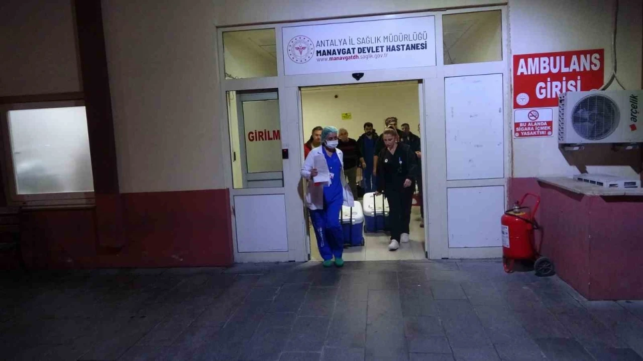 Beyin &ouml;l&uuml;m&uuml; ger&ccedil;ekleşen hastanın karaciğer ve iki b&ouml;breği bağışlandı

