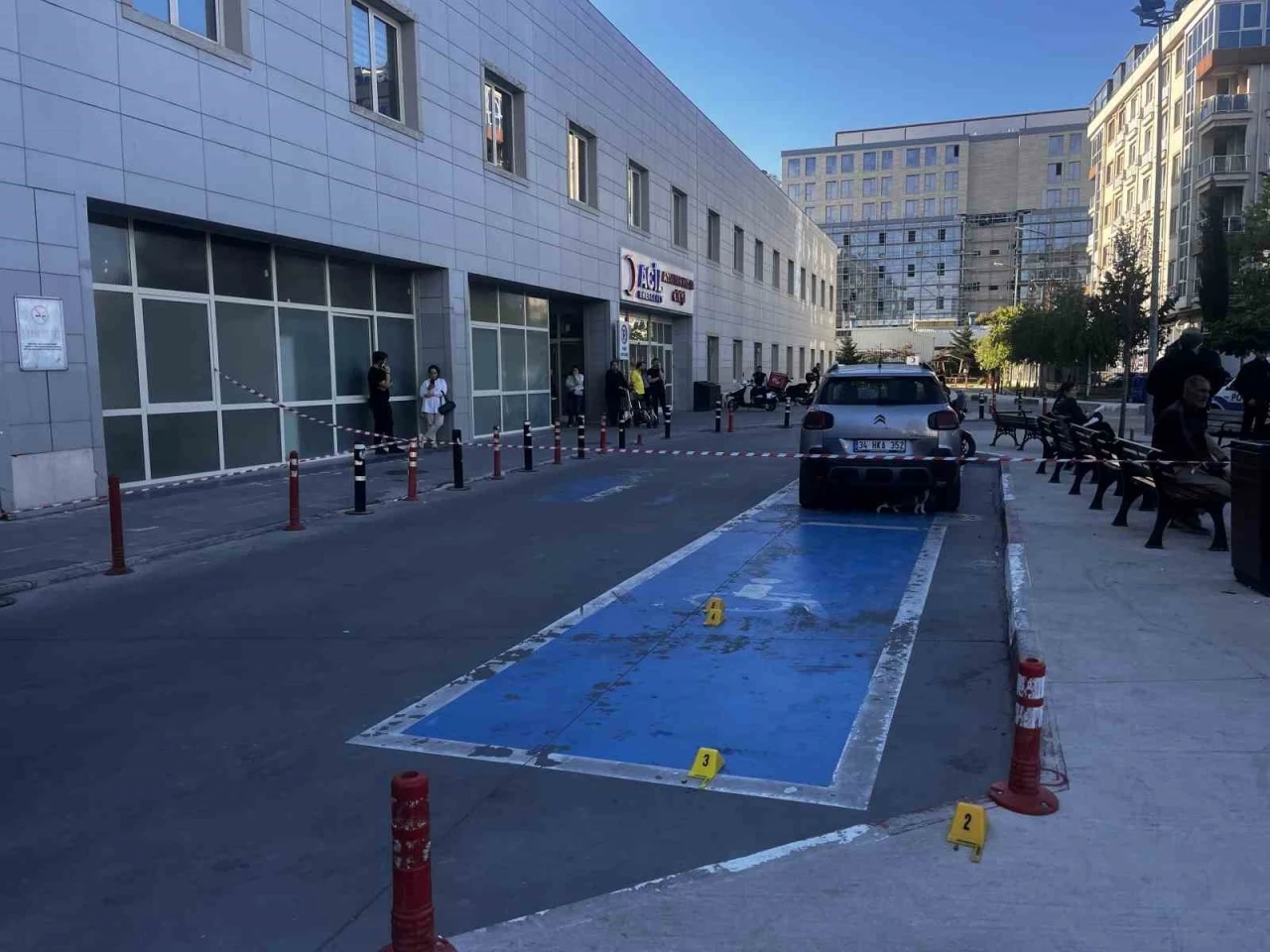 Beylikdüzü’nde hastane bahçesinde silah sesleri korkuttu: 1 yaralı

