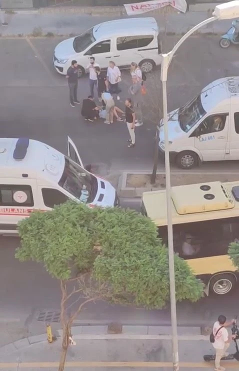 Beylikdüzü’nde yolun karşısına geçmek isteyen kadına araba çarptı
