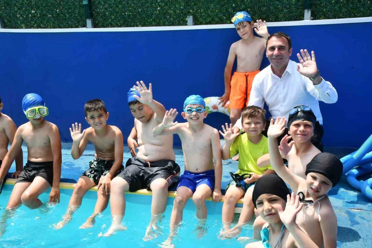 Beylikova Belediyesi yaz d&ouml;nemi &uuml;cretsiz y&uuml;zme kurslarını başlattı
