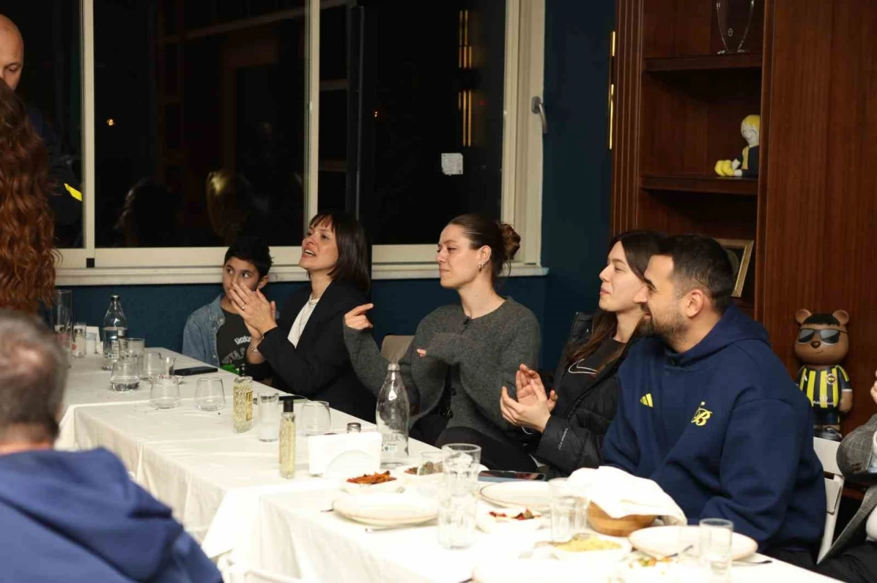 Beyoğlu Fenerbah&ccedil;eliler Derneği şampiyonları ağırladı
