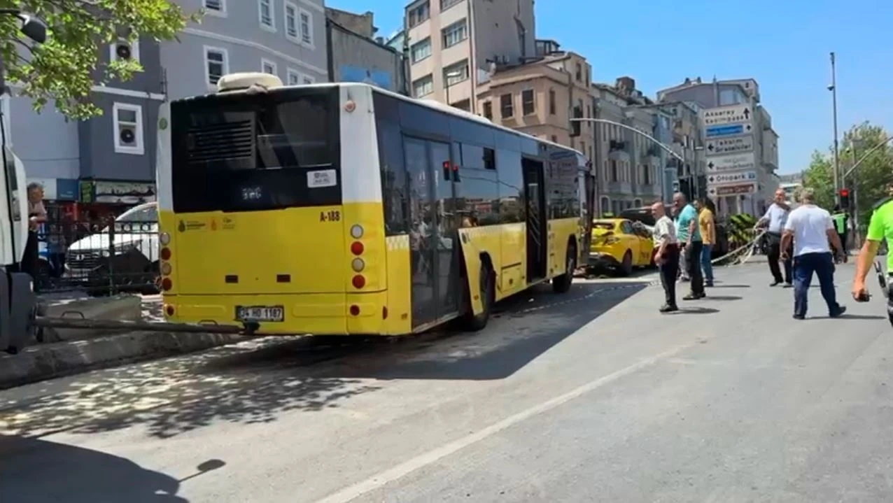 Beyoğlu’nda freni patlayan İETT otobüsü zincirleme kazaya neden oldu: 4 yaralı
