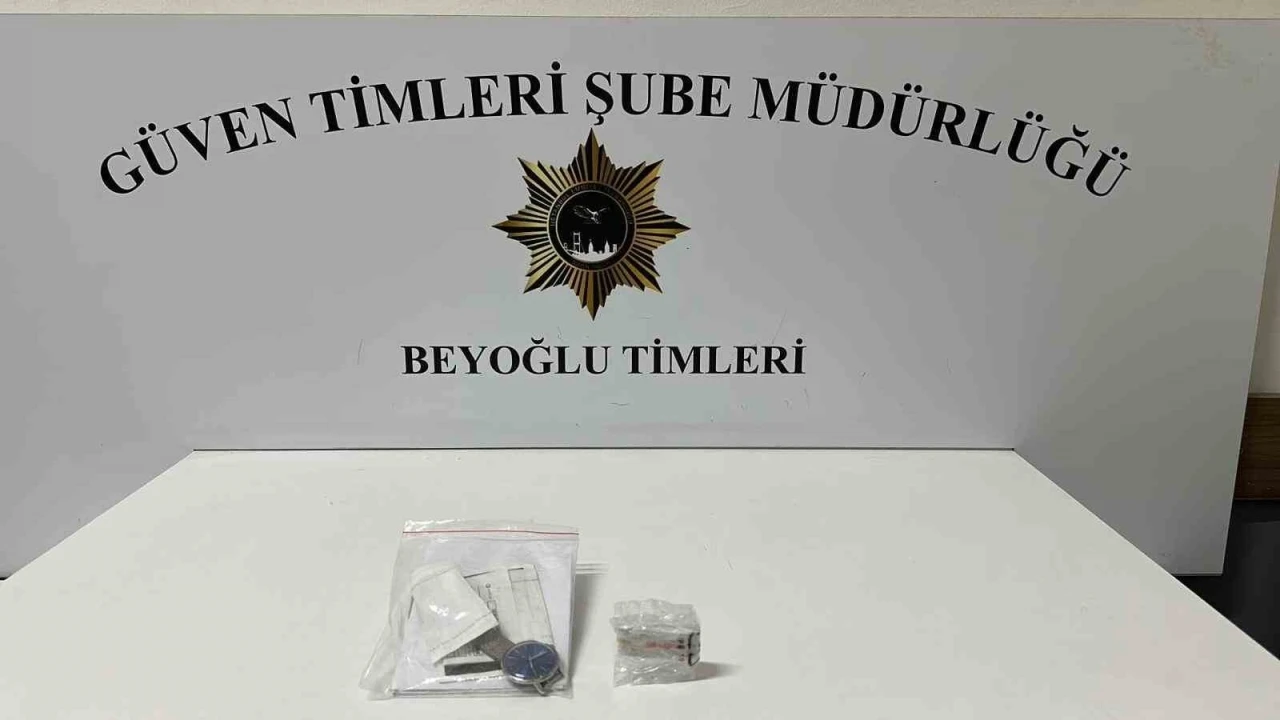 Beyoğlu&rsquo;nda kargo paketlerini b&ouml;yle &ccedil;aldı
