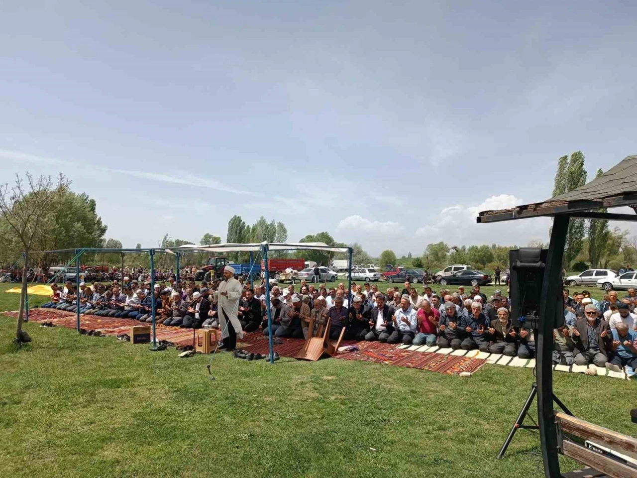 Beyşehir’de çiftçiler yağmur duasına çıktı

