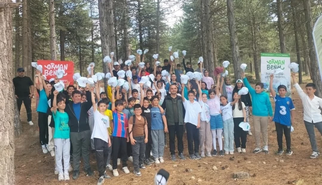 Beyşehir’de öğrencilerden ormanda temizlik seferberliği
