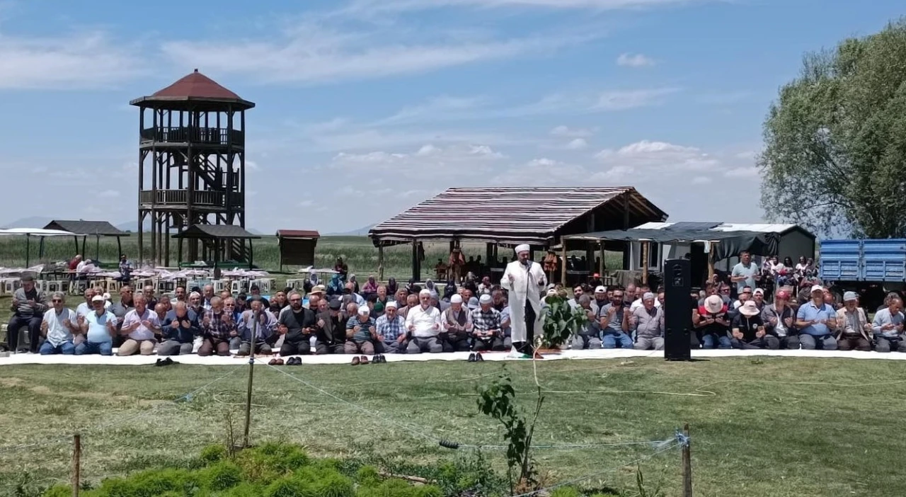Beyşehir Gölü kıyısında yağmur duası
