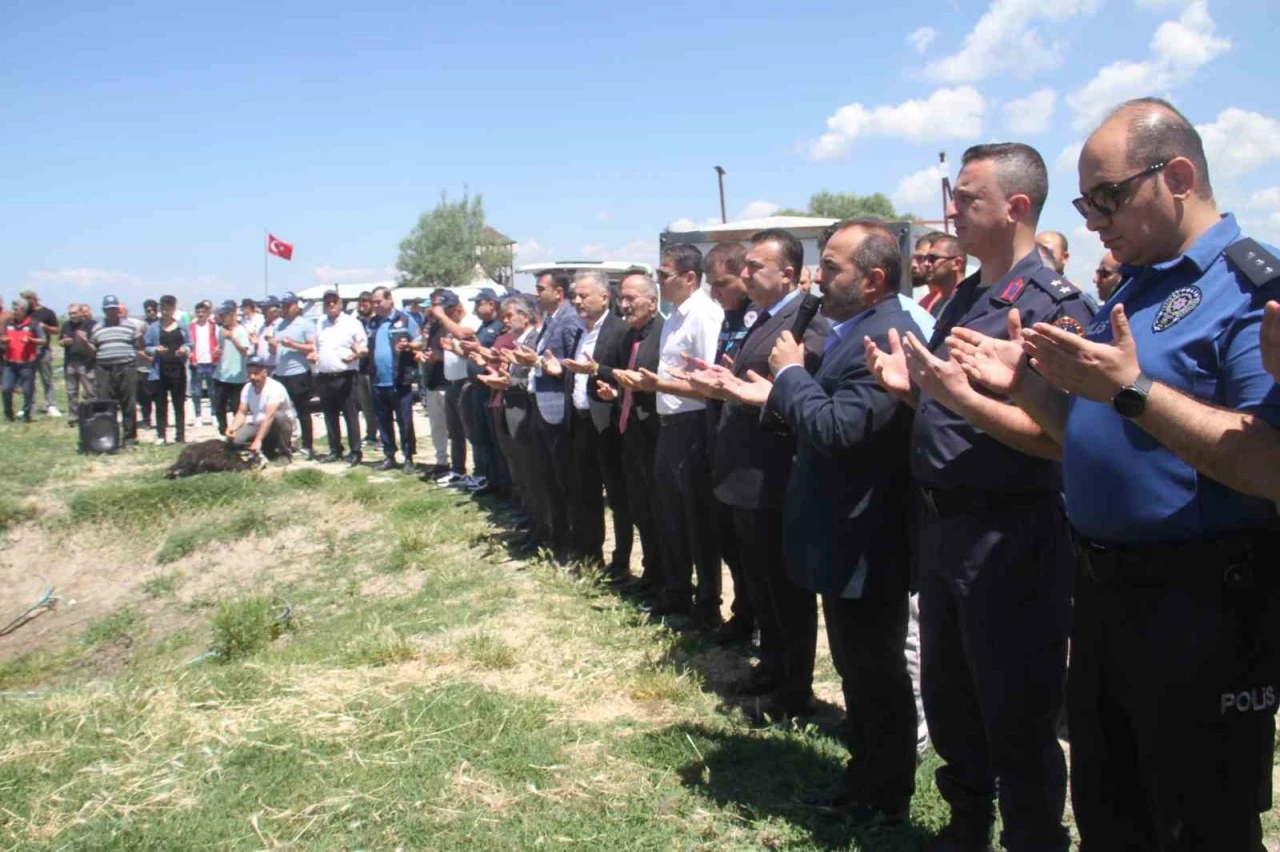 Beyşehir G&ouml;l&uuml;&rsquo;nde balık&ccedil;ılar yeni av sezonunu "vira bismillah" diyerek a&ccedil;tı
