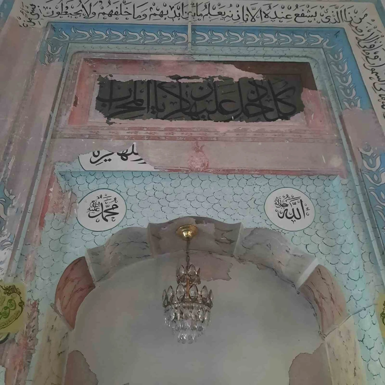 Bezzaz Cami dökülüyor