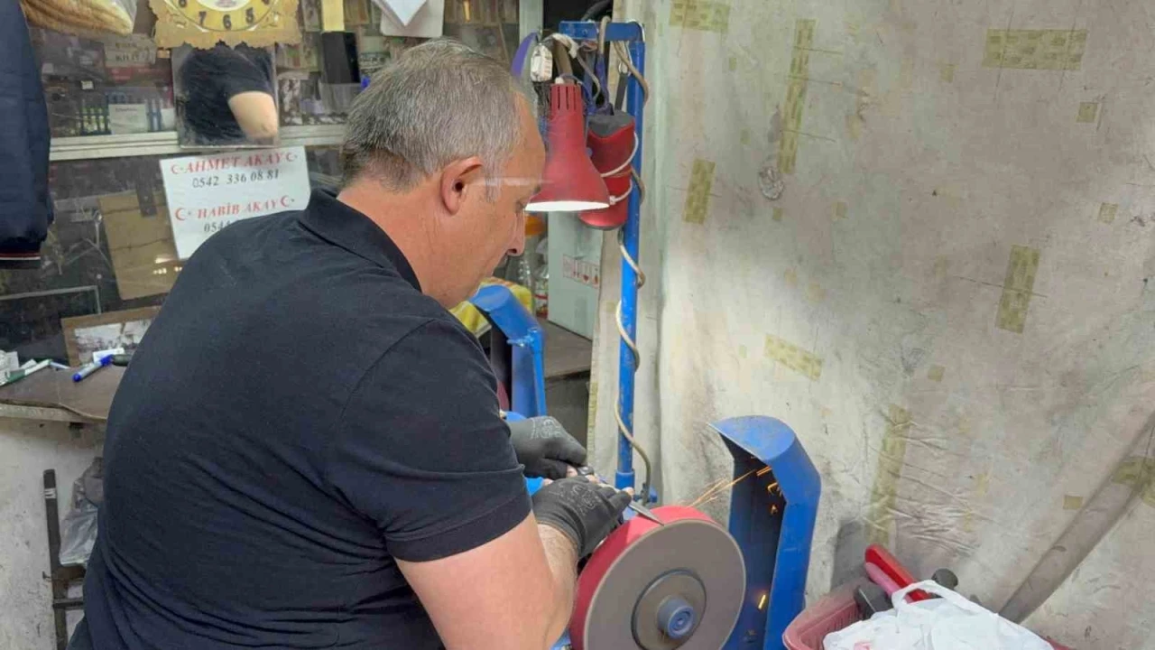 Bıçakçıların yoğun bayram mesaisi devam ediyor
