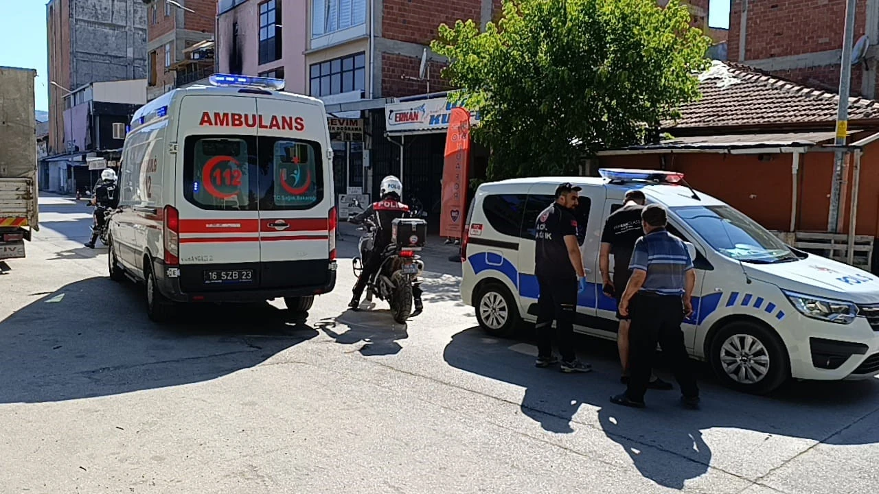 Bıçakla yaraladığı kocasını elektrikli bisiklet ile hastaneye götürdü
