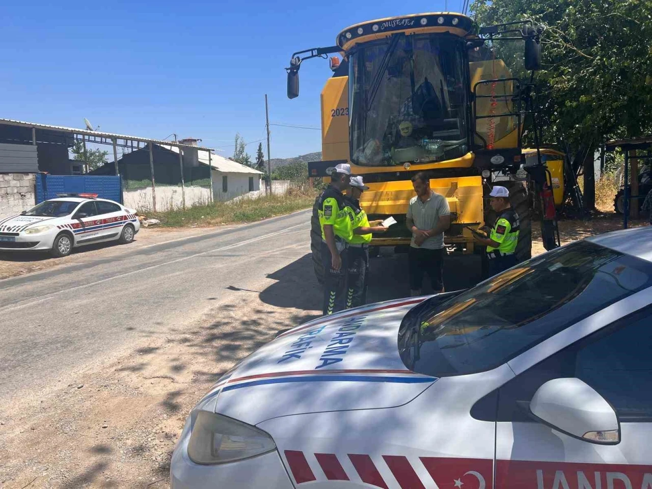 Biçerdöverler kontrol ediliyor
