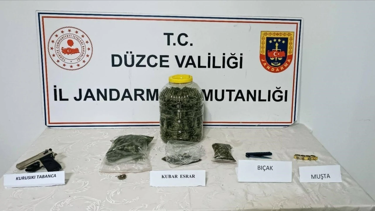 Bidondan turşu yerine uyuşturucu &ccedil;ıktı
