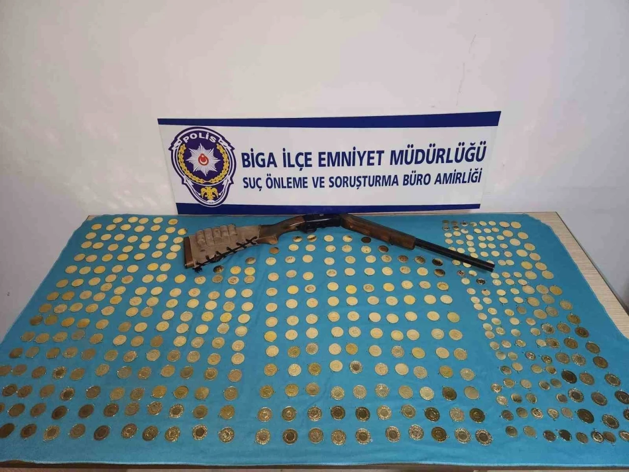 Biga&rsquo;da 438 adet sahte altın ele ge&ccedil;irildi
