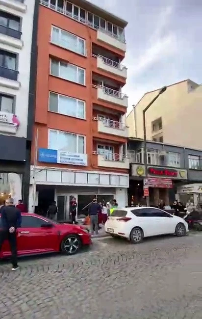 Biga&rsquo;da &ouml;ğrenci yurdunda yangın paniği: 4 &ouml;ğrenci dumandan etkilendi
