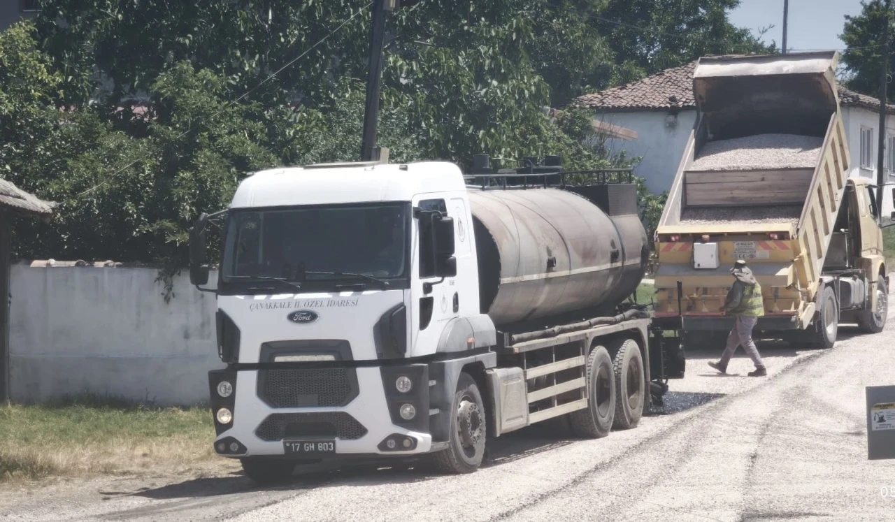 Biga Geyikkırı K&ouml;y&uuml; yolu yenilendi
