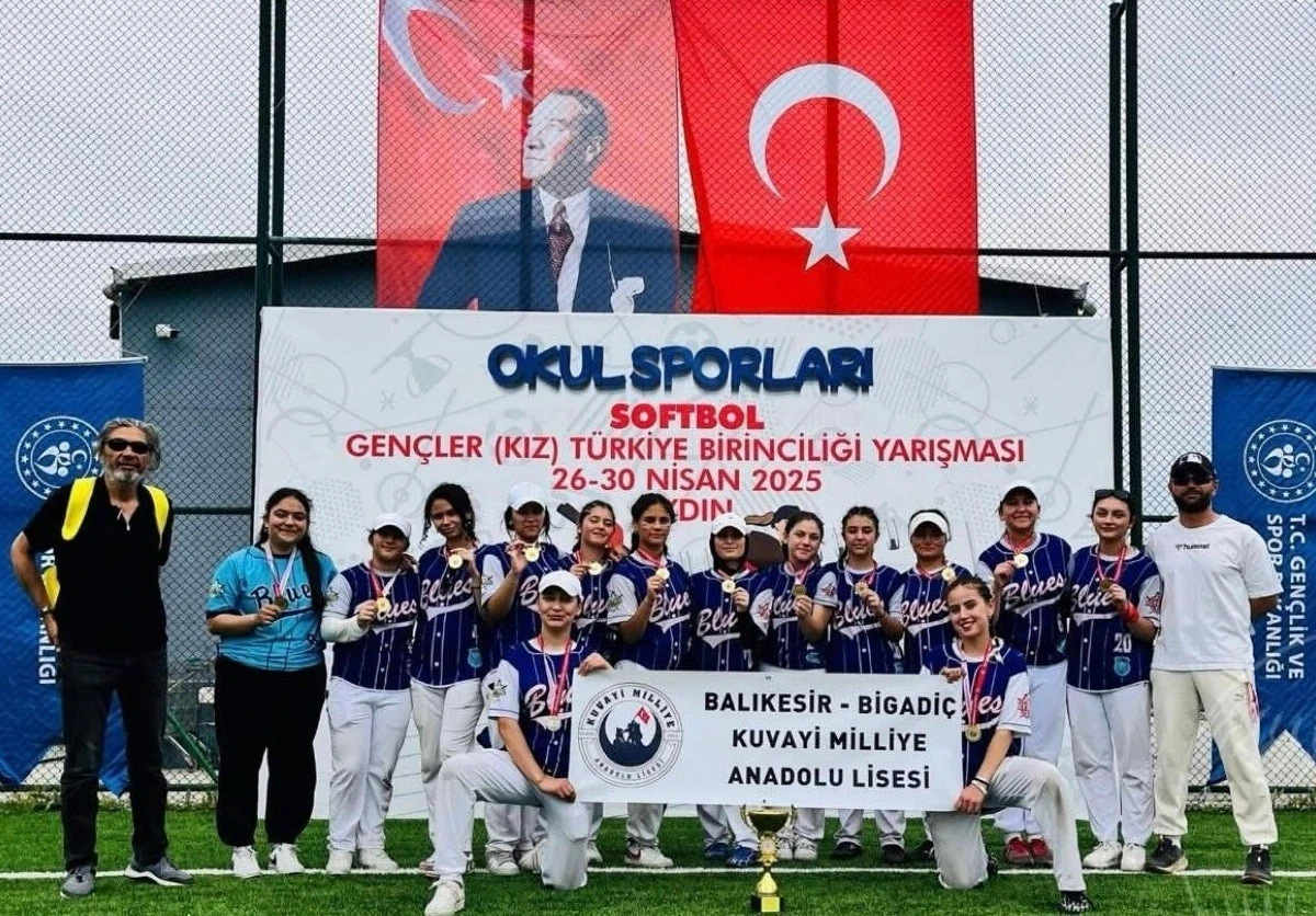 Bigadiç’li kızlar Softbol’da Türkiye şampiyonu
