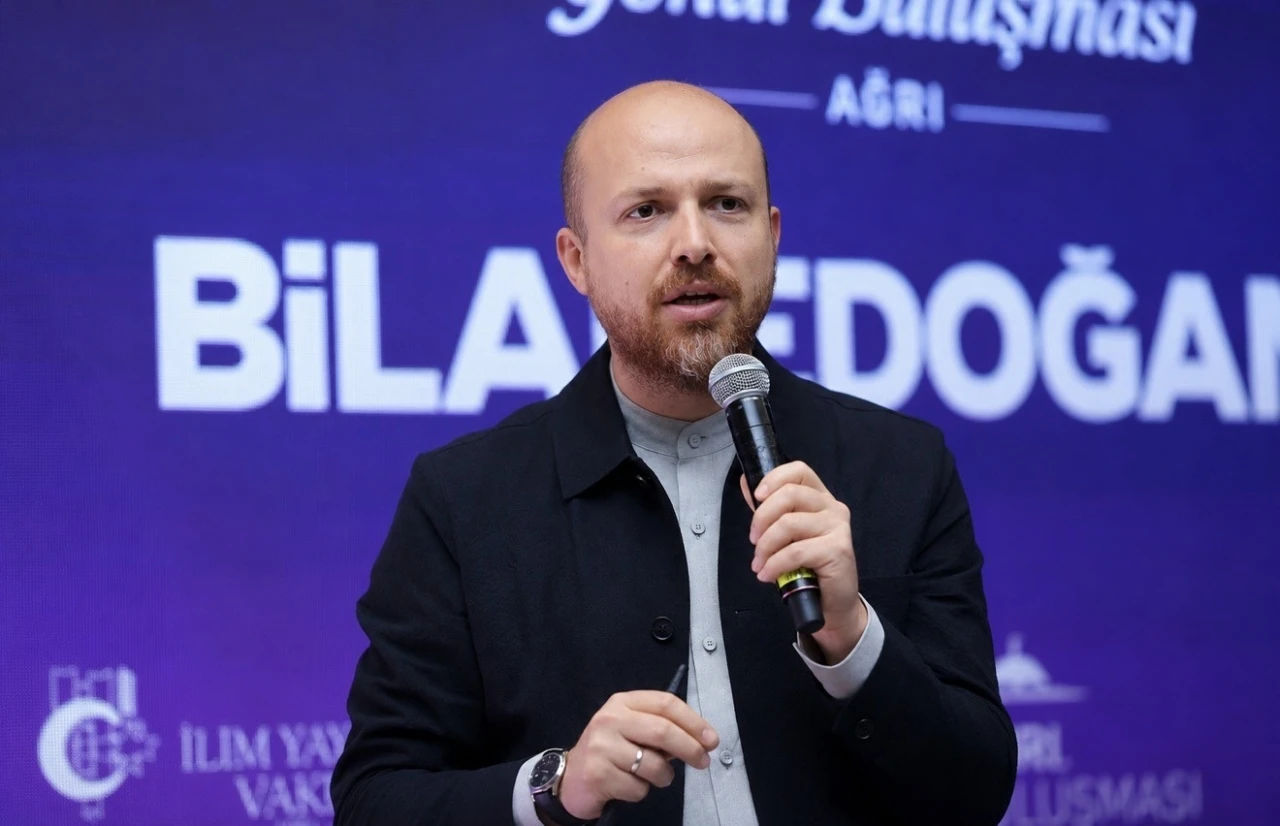 Bilal Erdoğan: "Gen&ccedil;ler &ouml;nce kendi k&uuml;lt&uuml;r&uuml;n&uuml; ve tarihini tanımalı"
