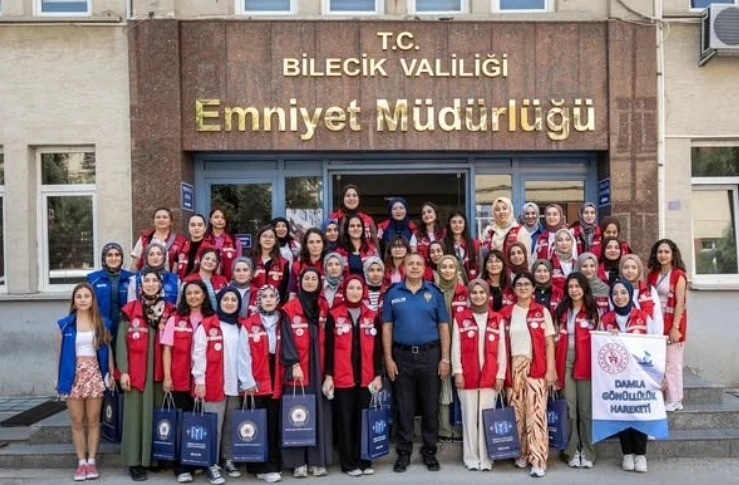 Bilecik’e gelen gönülle gençler İl Emniyet Müdürü Yılmaz’ı ziyaret etti