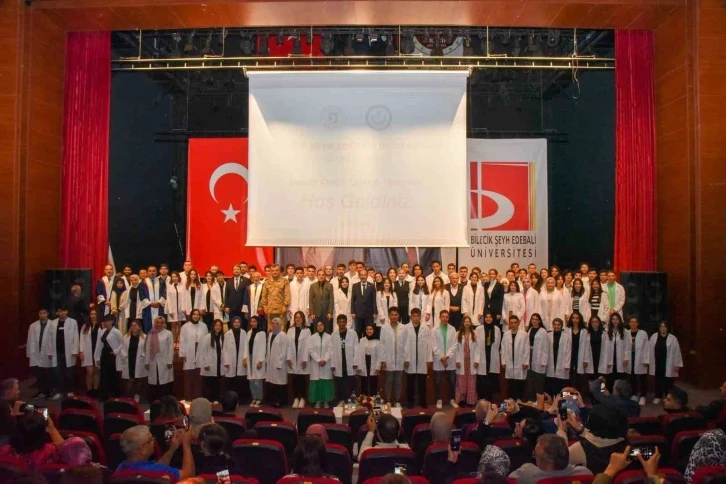 Bilecik Şeyh Edebali &Uuml;niversitesi Tıp Fak&uuml;ltesi&rsquo;nde beyaz &ouml;nl&uuml;kler giyildi
