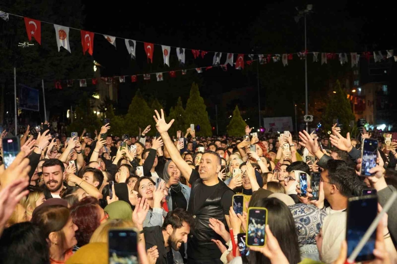 Bilecik’te 10 bin kişi Haluk Levent konserinde buluştu
