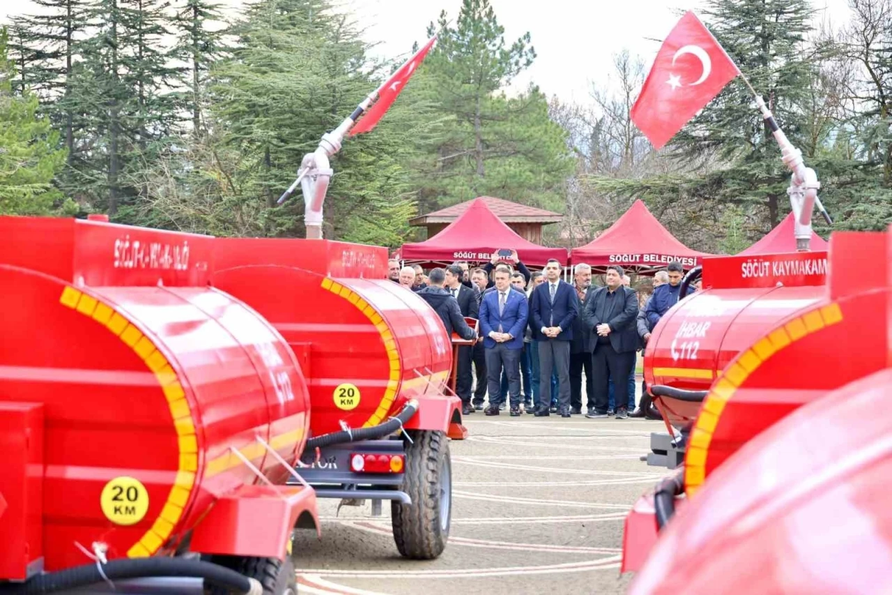 Bilecik&rsquo;te 3 ton kapasiteli 15 adet su tankeri k&ouml;ylere teslim edildi
