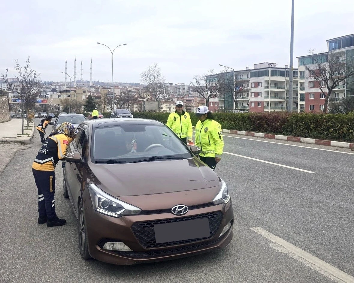 Bilecik’te ambulansa yol ver uyarısı
