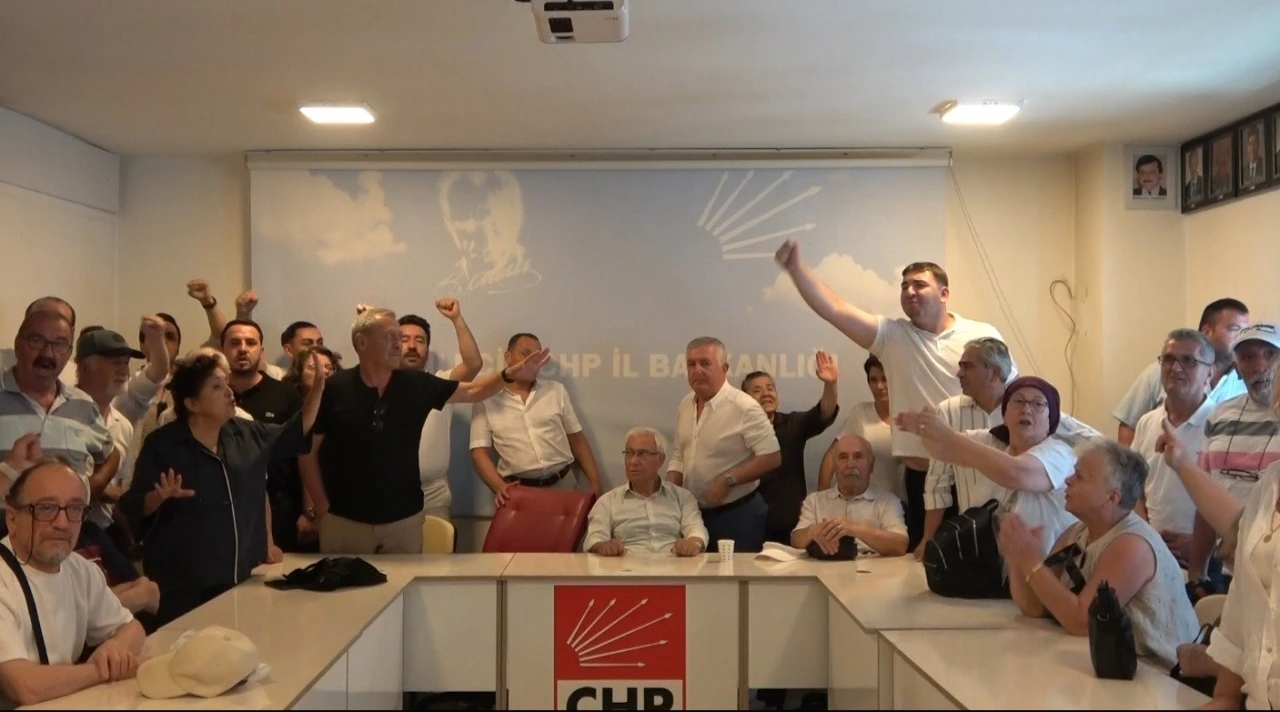 Bilecik&rsquo;te CHP binasında gergin anlar
