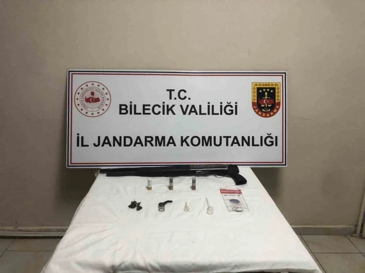 Bilecik’te ekiplerden kaçan şüpheli, uyuşturucu madde ve ruhsatsız tüfek ile yakalandı
