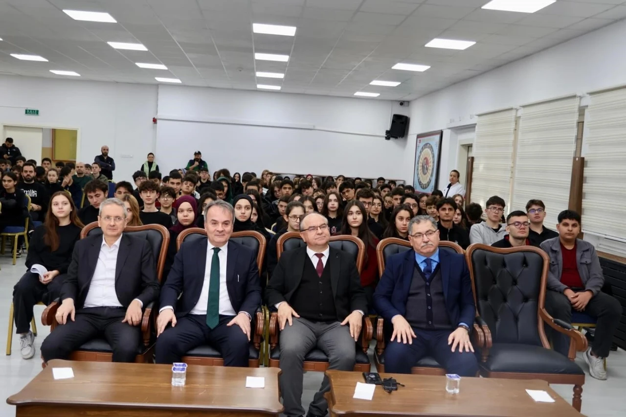 Bilecik&rsquo;te Fen Lisesinde kariyer g&uuml;nlerine yoğun ilgi
