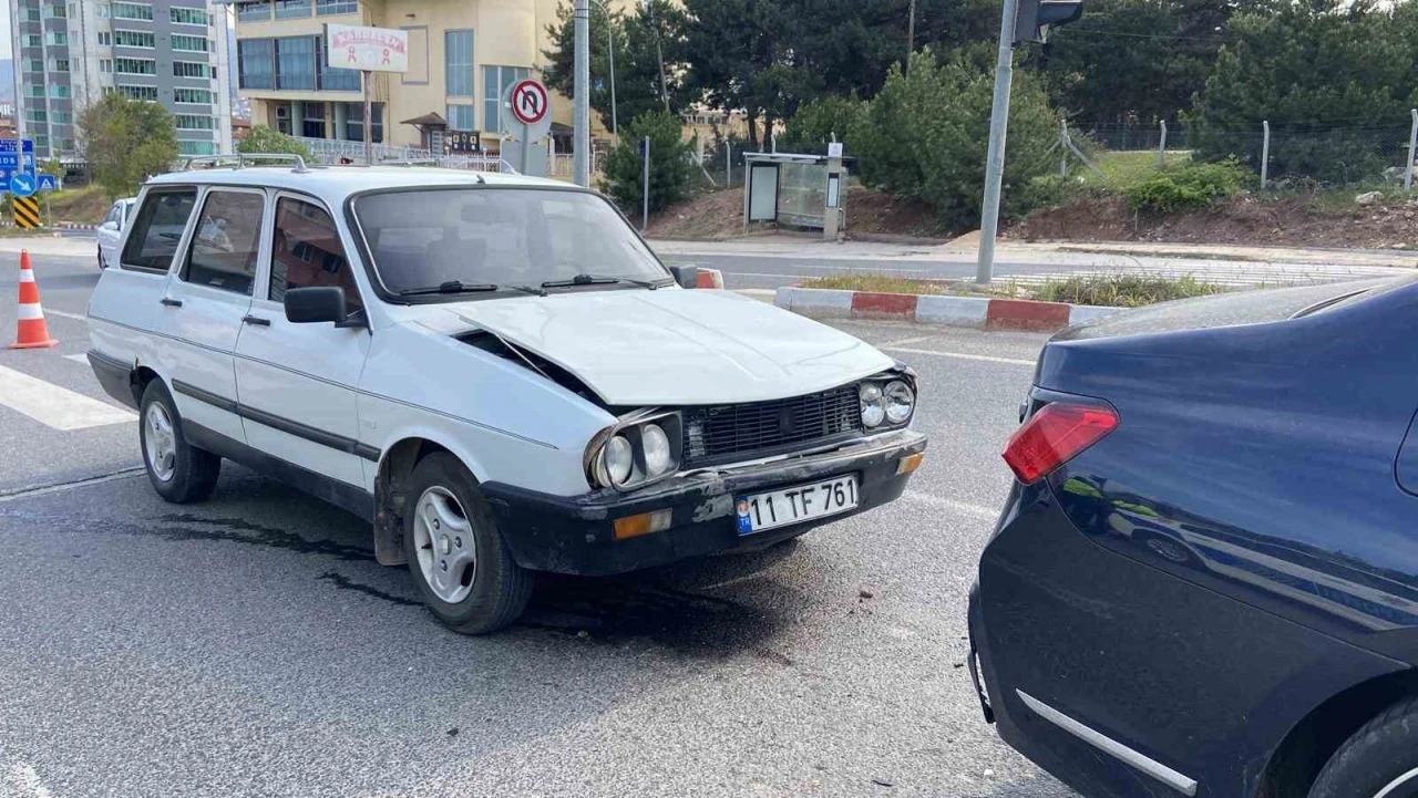 Bilecik’te iki otomobil çarpıştı: 1 yaralı
