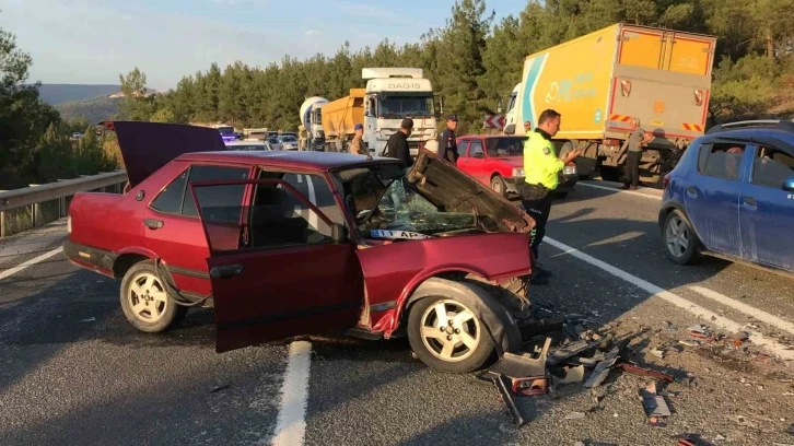 Bilecik&rsquo;te kamyon ile otomobil &ccedil;arpıştı: 1 &ouml;l&uuml;, 2 yaralı
