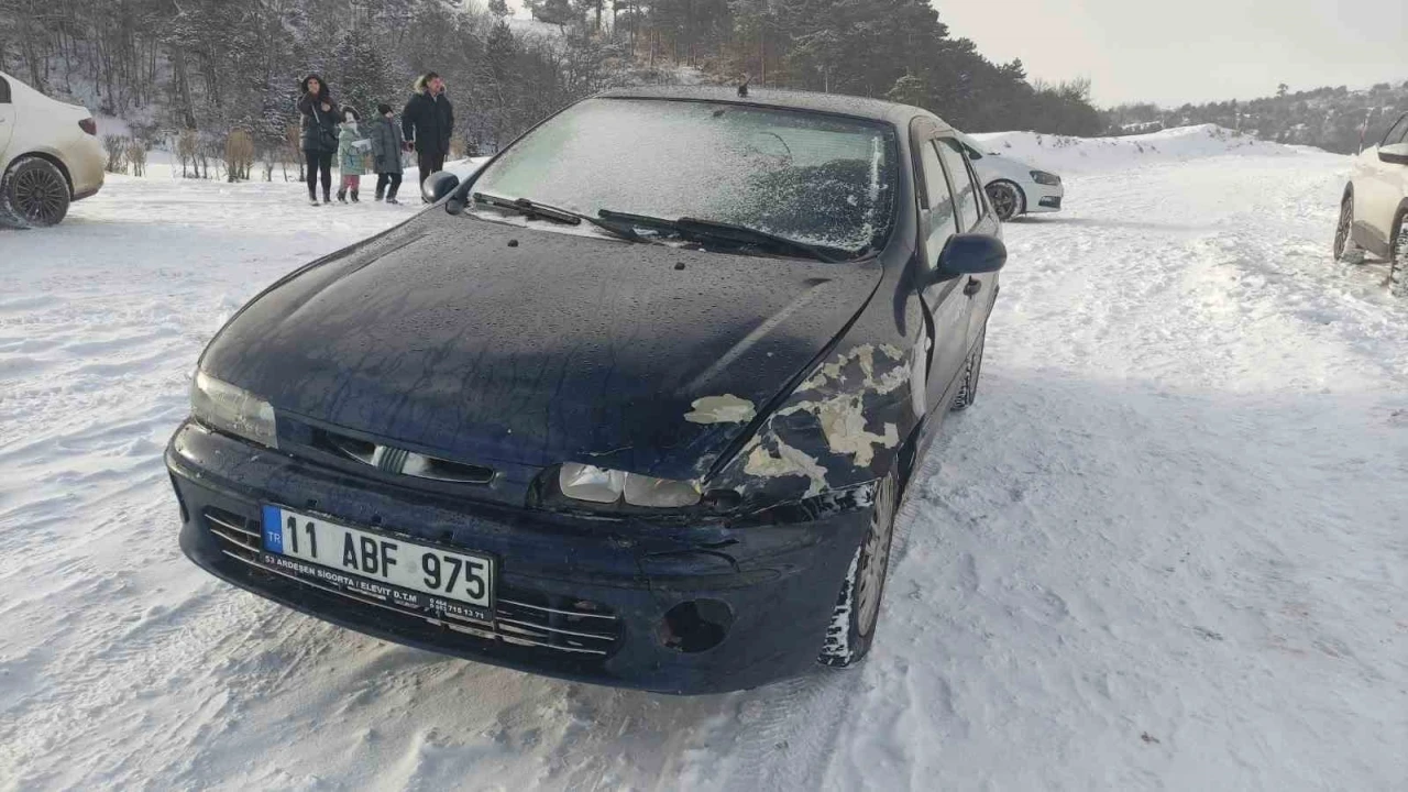 Bilecik&rsquo;te kontrolden &ccedil;ıkan otomobil kazaya sebep oldu: 1 yaralı
