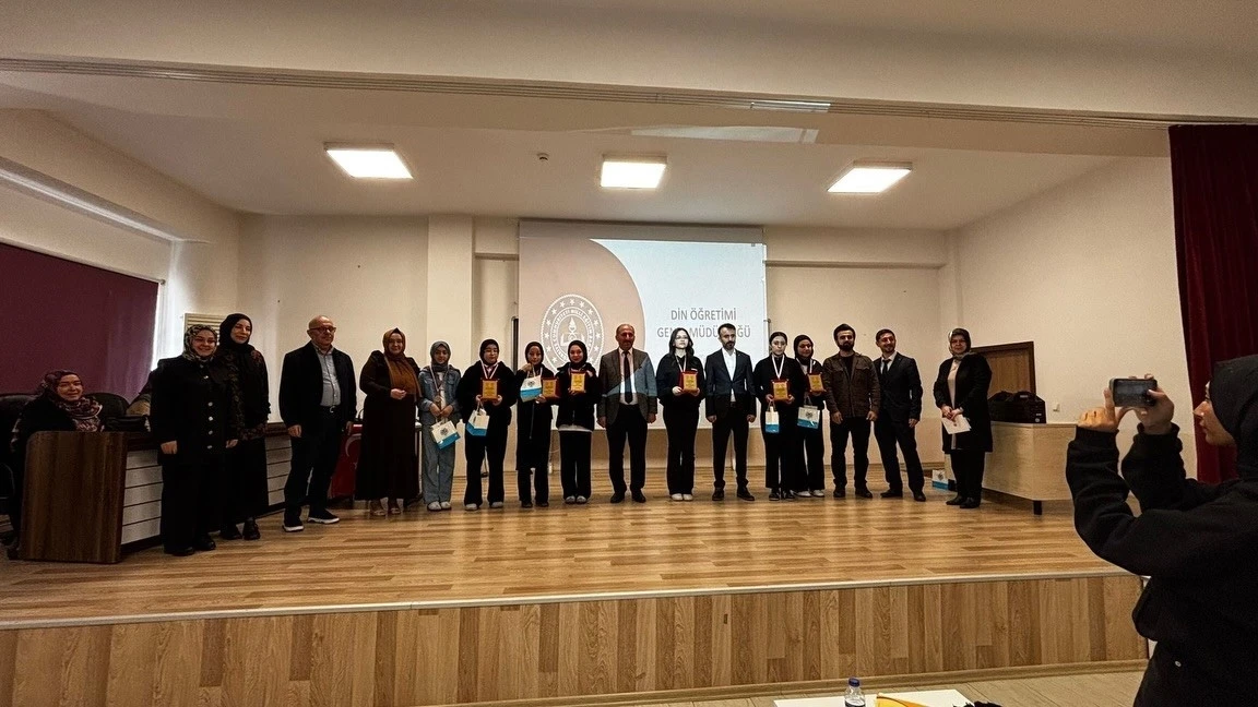Bilecik&rsquo;te Kur&rsquo;an-ı Kerim okuma yarışmasında &ouml;d&uuml;ller sahiplerini buldu

