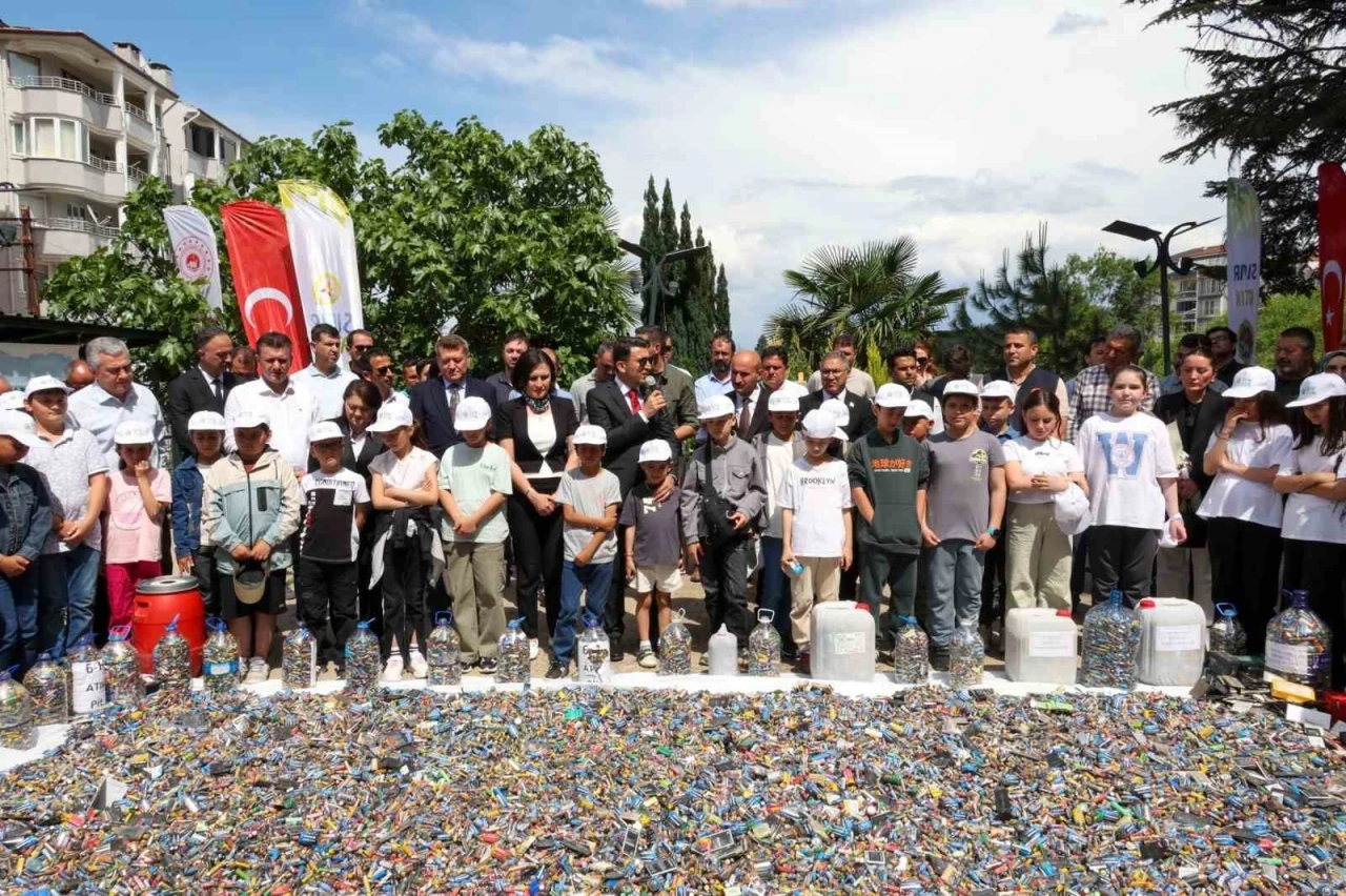 Bilecik’te öğrenciler 2 bin 543 kilogram atık pil topladı
