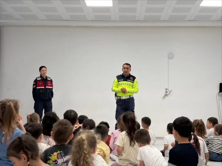 Bilecik&rsquo;te &ouml;ğrencilere trafik eğitimi verildi
