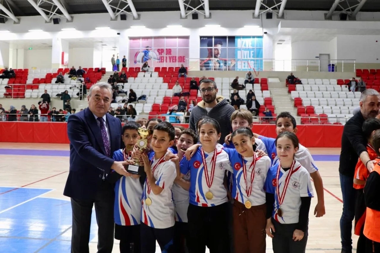 Bilecik&rsquo;te okul sporları ve geleneksel &ccedil;ocuk oyunları finalleri tamamlandı
