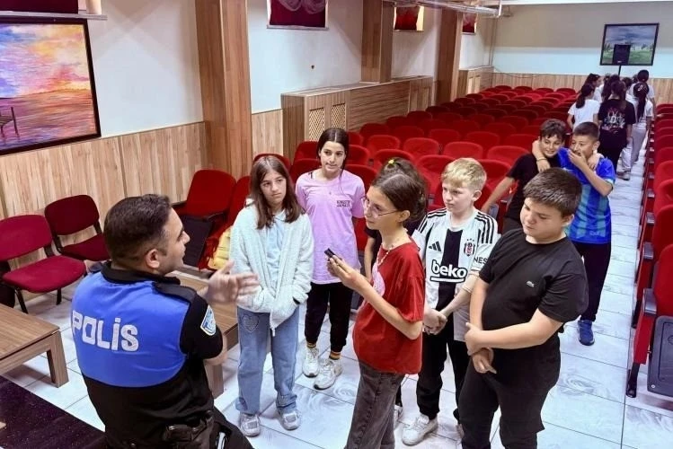 Bilecik’te ortaokul öğrencilerine güvenlik bilgilendirmesi
