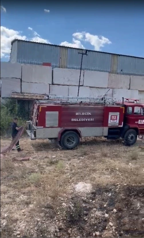Bilecik’te otluk alanda başlayan yangın ormana sıçramadan söndürüldü

