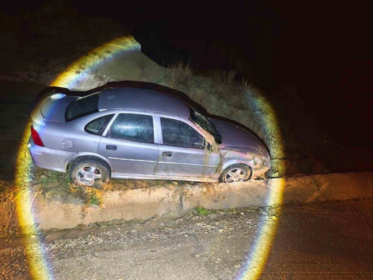 Bilecik’te otomobil yoldan çıktı: 2 yaralı
