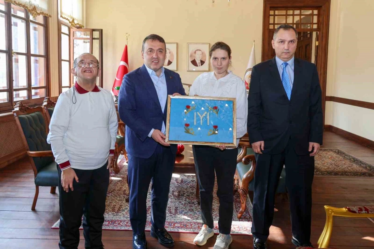 Bilecik&rsquo;te &ouml;zel ihtiya&ccedil;lı bireyler Vali S&ouml;zer&rsquo;le bir araya geldi
