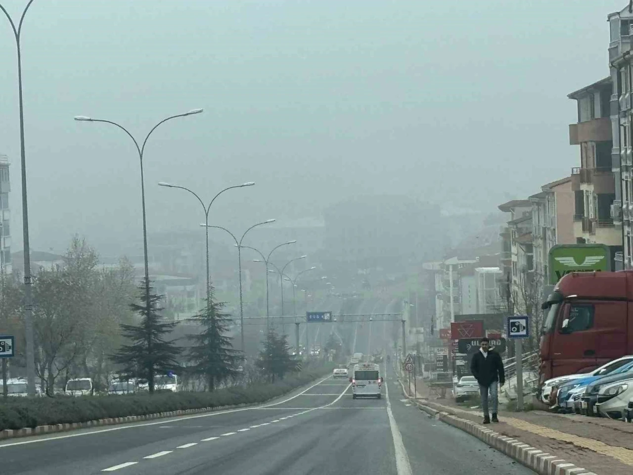 Bilecik&rsquo;te sis g&uuml;n boyu etkisini s&uuml;rd&uuml;rd&uuml;
